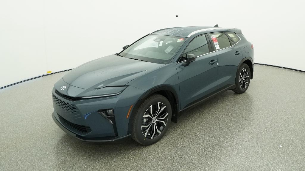 2025 Toyota Crown Signia XLE's photo