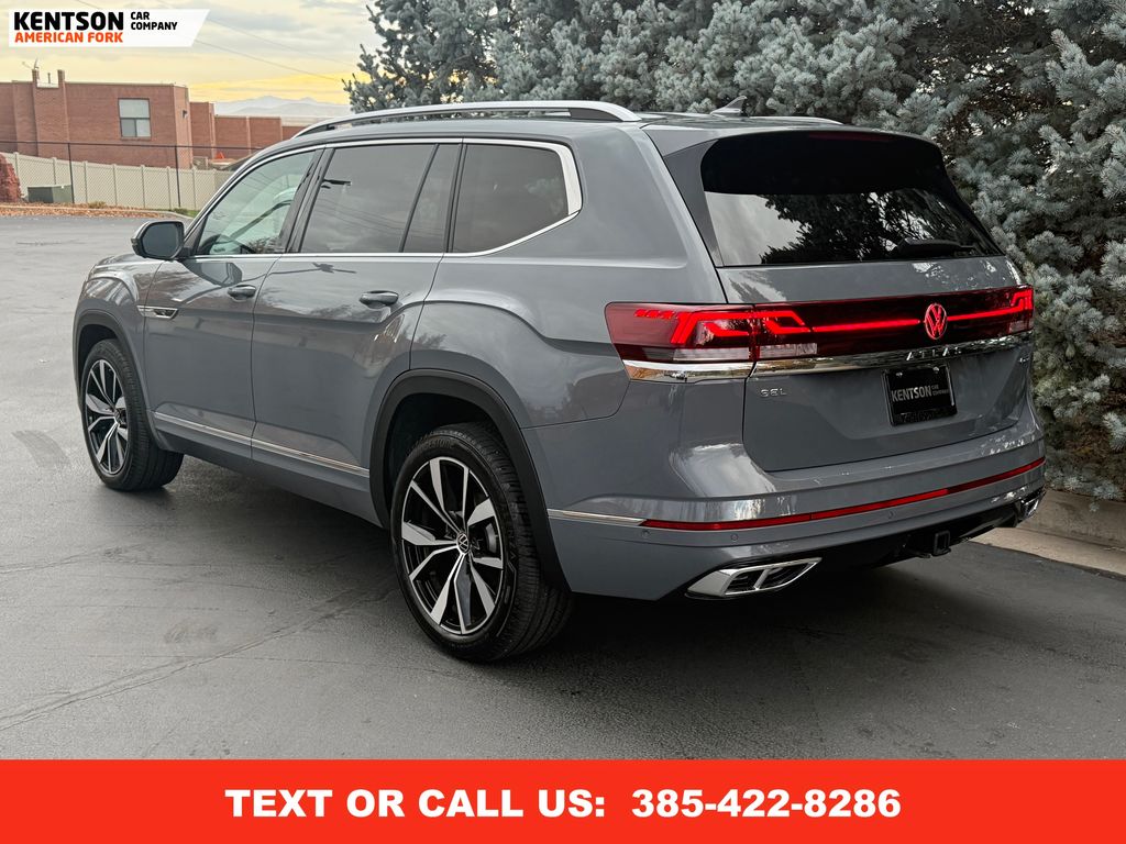 2025 Volkswagen Atlas SEL Premium R-Line photo 2
