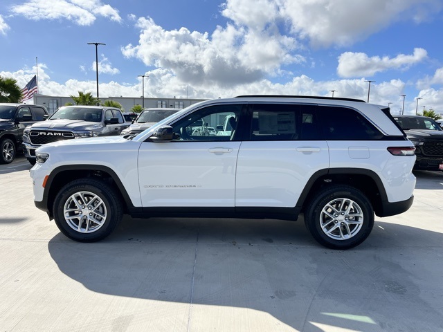 2025 Jeep Grand Cherokee Laredo X photo 3