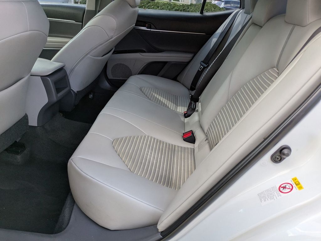 2018 Toyota Camry SE photo 20
