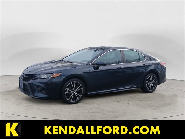 2019 Toyota Camry SE's photo