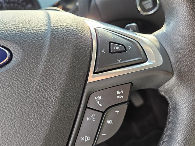 2017 Ford Edge SEL photo 16