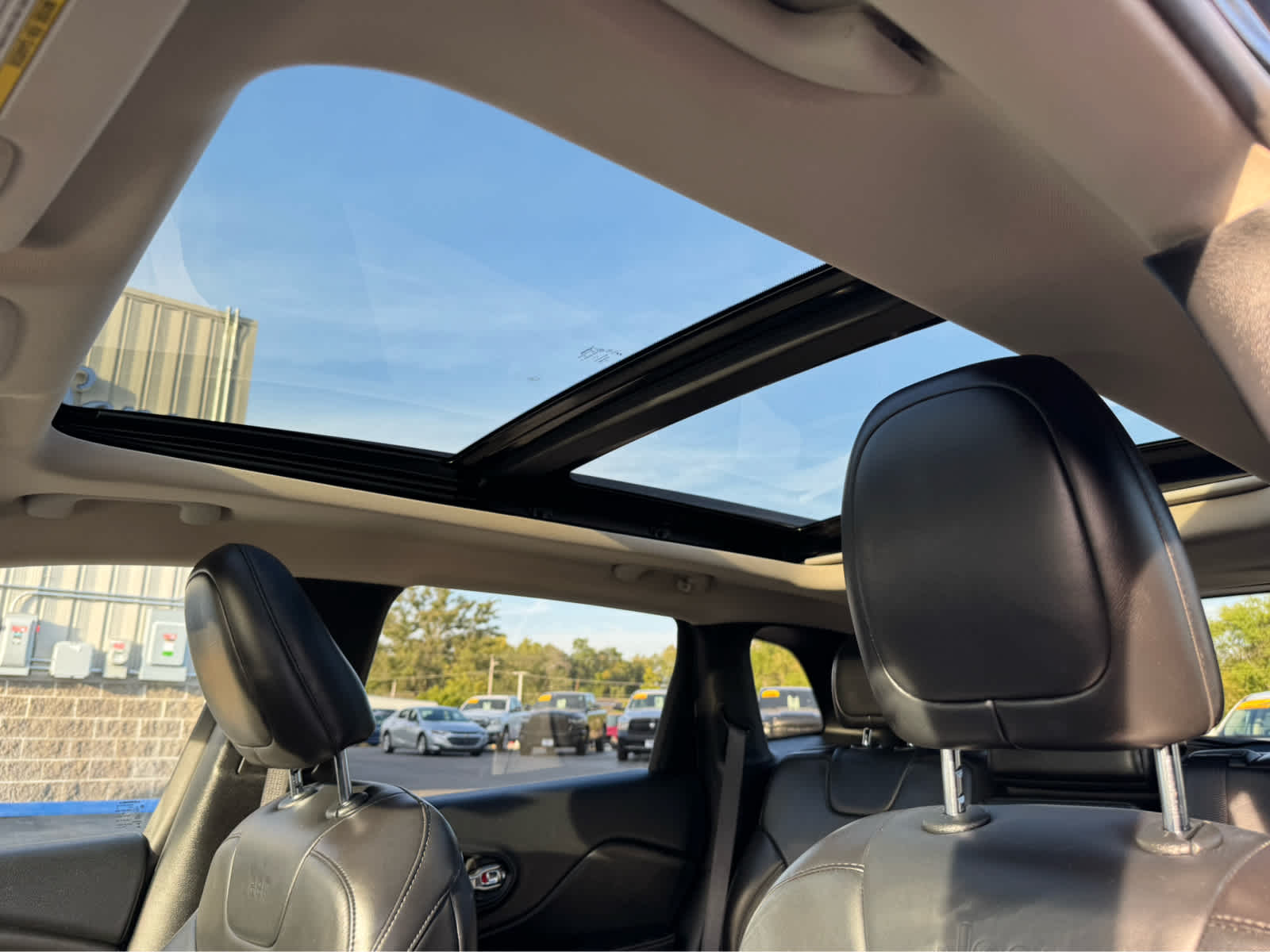 2017 Jeep Cherokee High Altitude photo 3