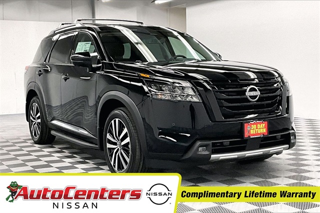 2025 Nissan Pathfinder Platinum's photo