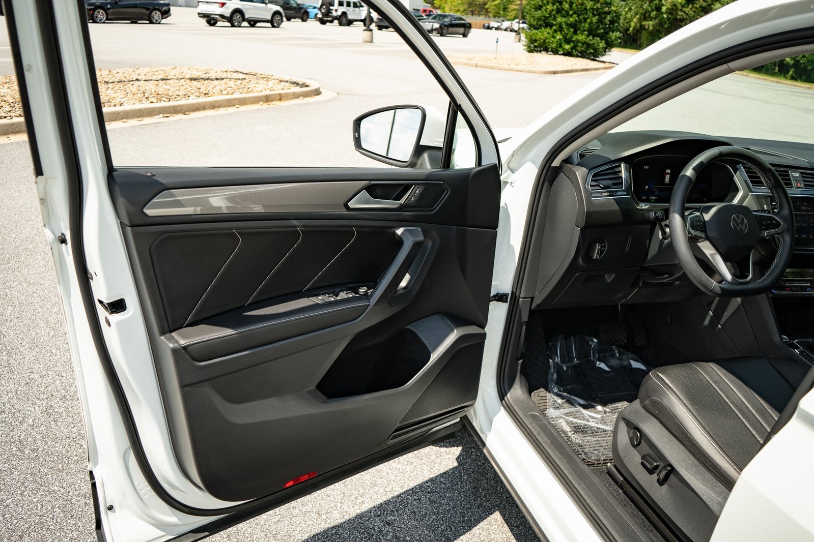 2022 Volkswagen Tiguan SE photo 13