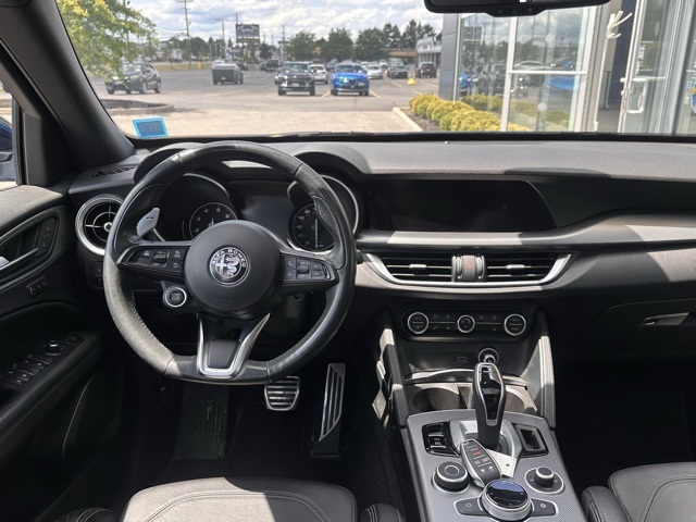 2022 Alfa Romeo Stelvio Ti Sport photo 9