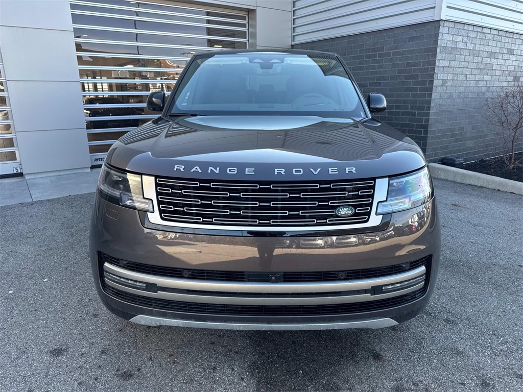 2025 Land Rover Range Rover SE photo 2