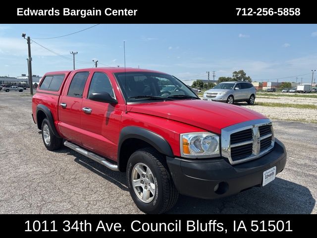 2005 Dodge Dakota SLT photo 2