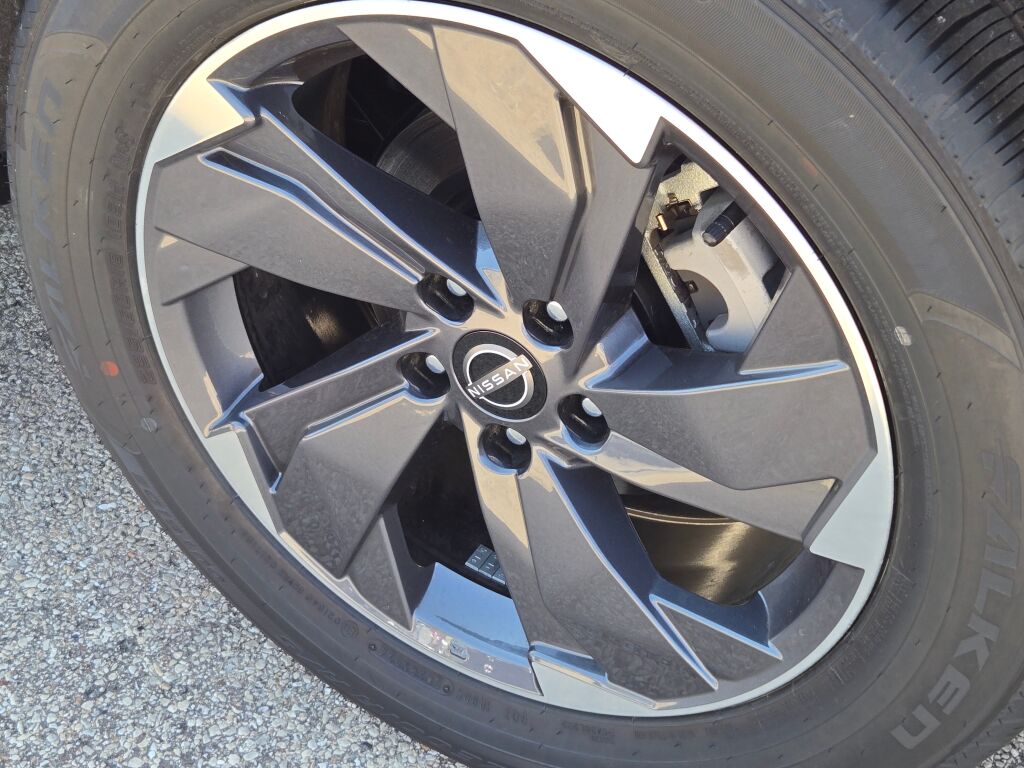2026 Nissan Rogue SV photo 12