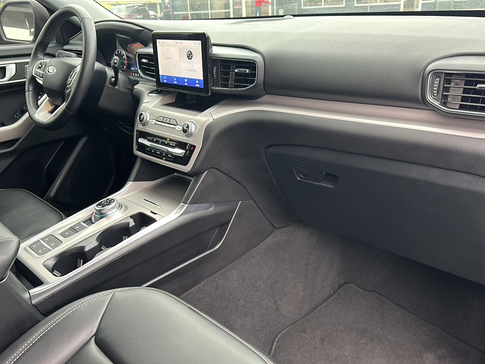 2024 Ford Explorer XLT photo 16