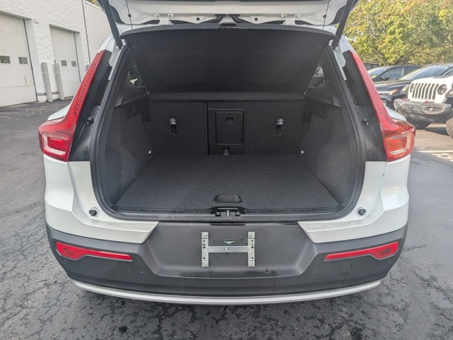 2025 Volvo XC40 Core photo 4