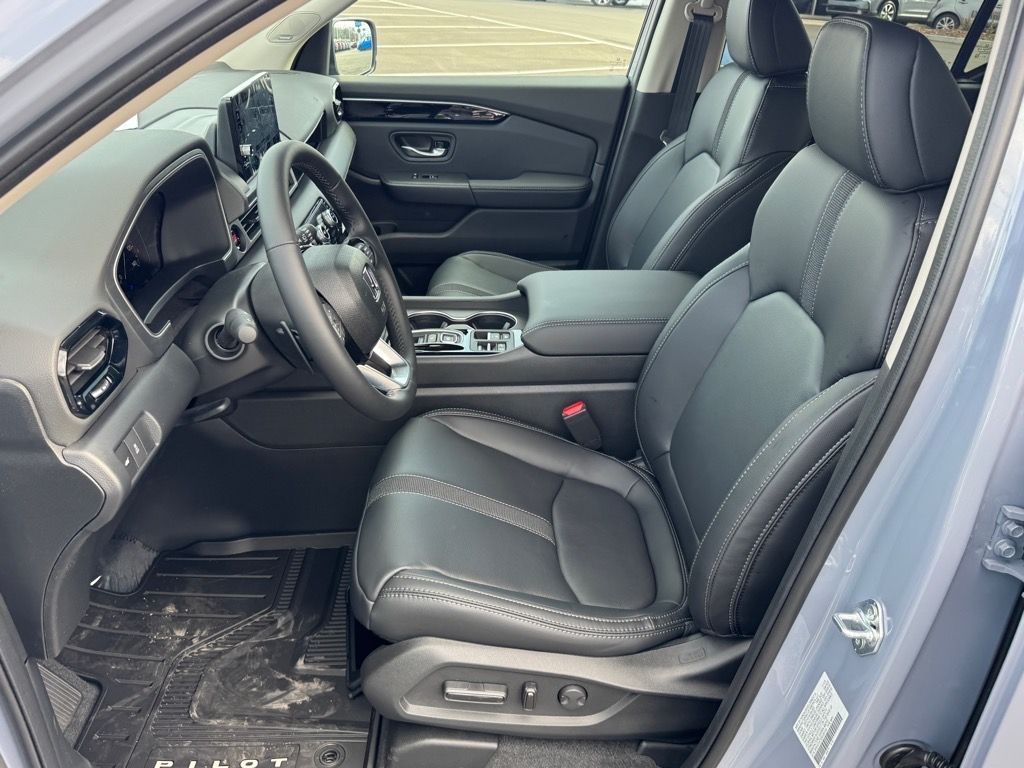 2025 Honda Pilot Touring photo 3