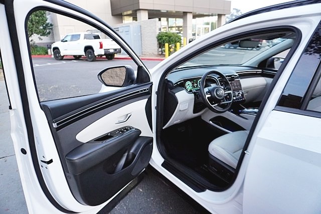 Used 2022 White Hyundai Limited image 39