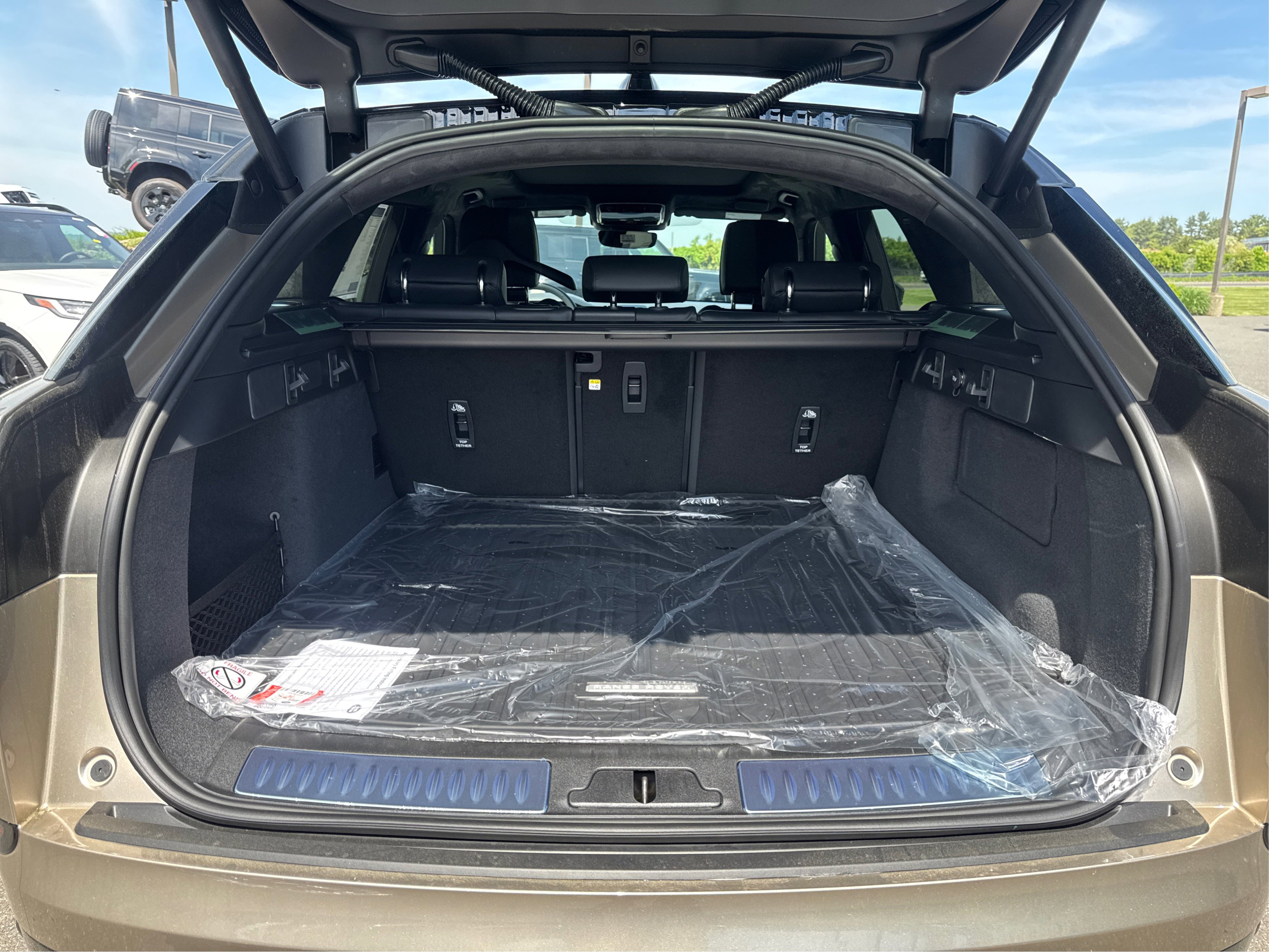 2026 Land Rover Range Rover Velar P400 Autobiography photo 11