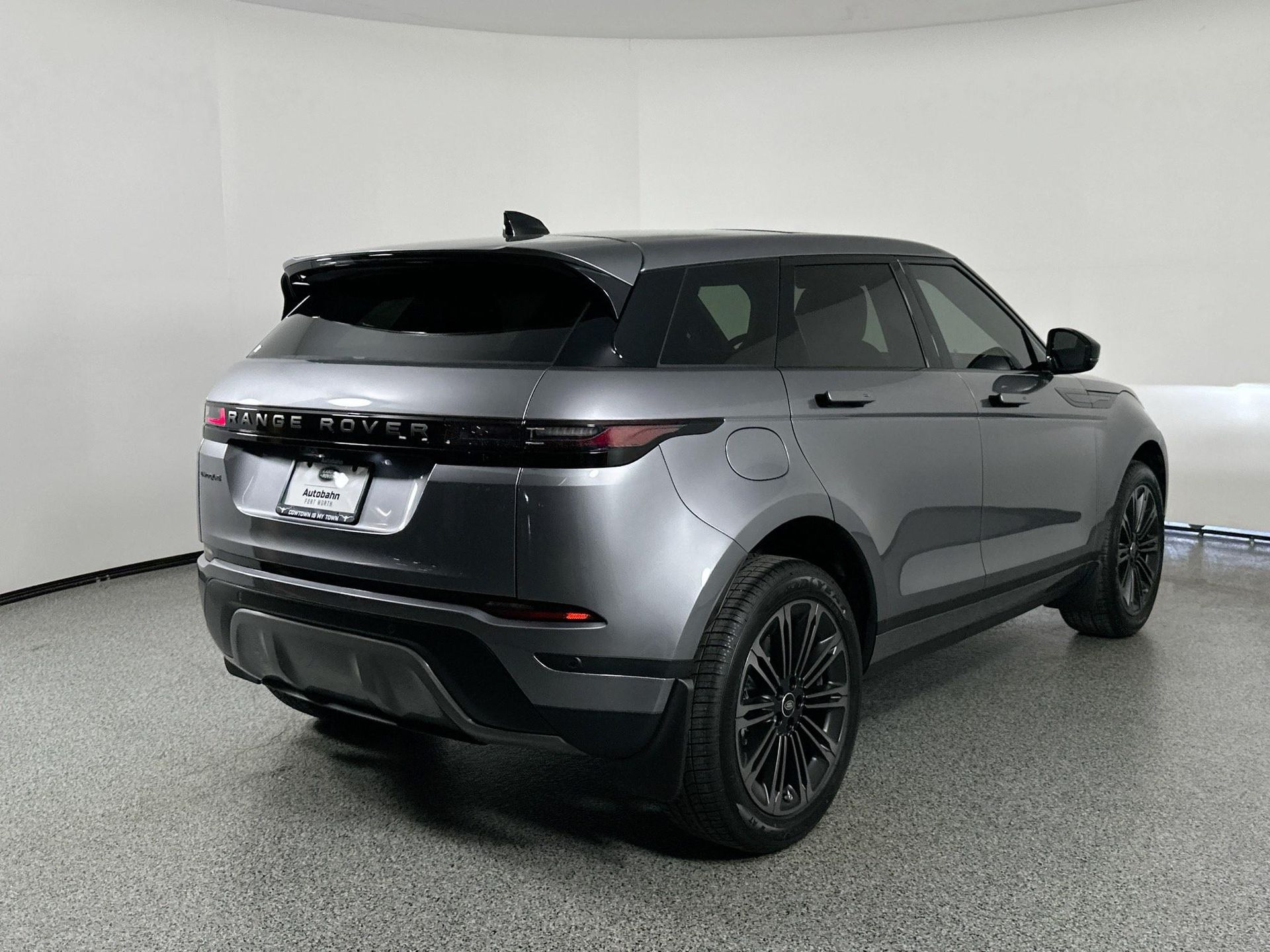 2026 Land Rover Range Rover Evoque S photo 4