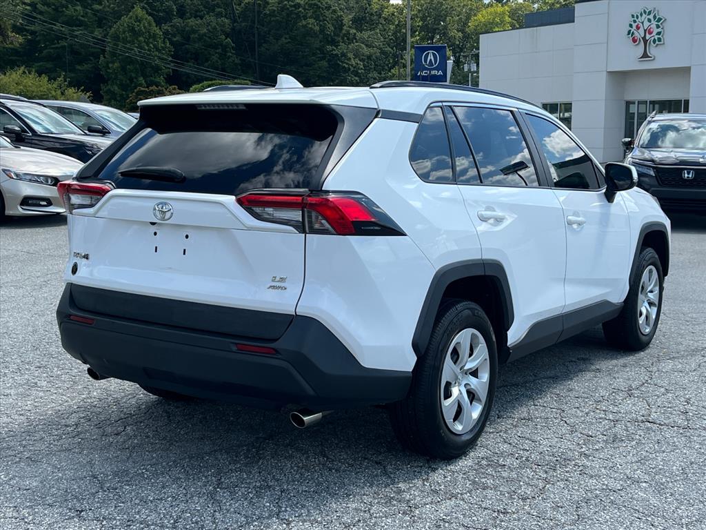 2021 Toyota RAV4 LE photo 3