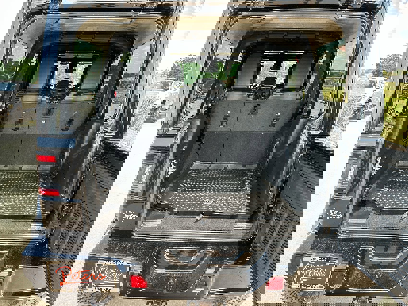 2020 Jeep Wrangler Unlimited Sahara High Altitude photo 23