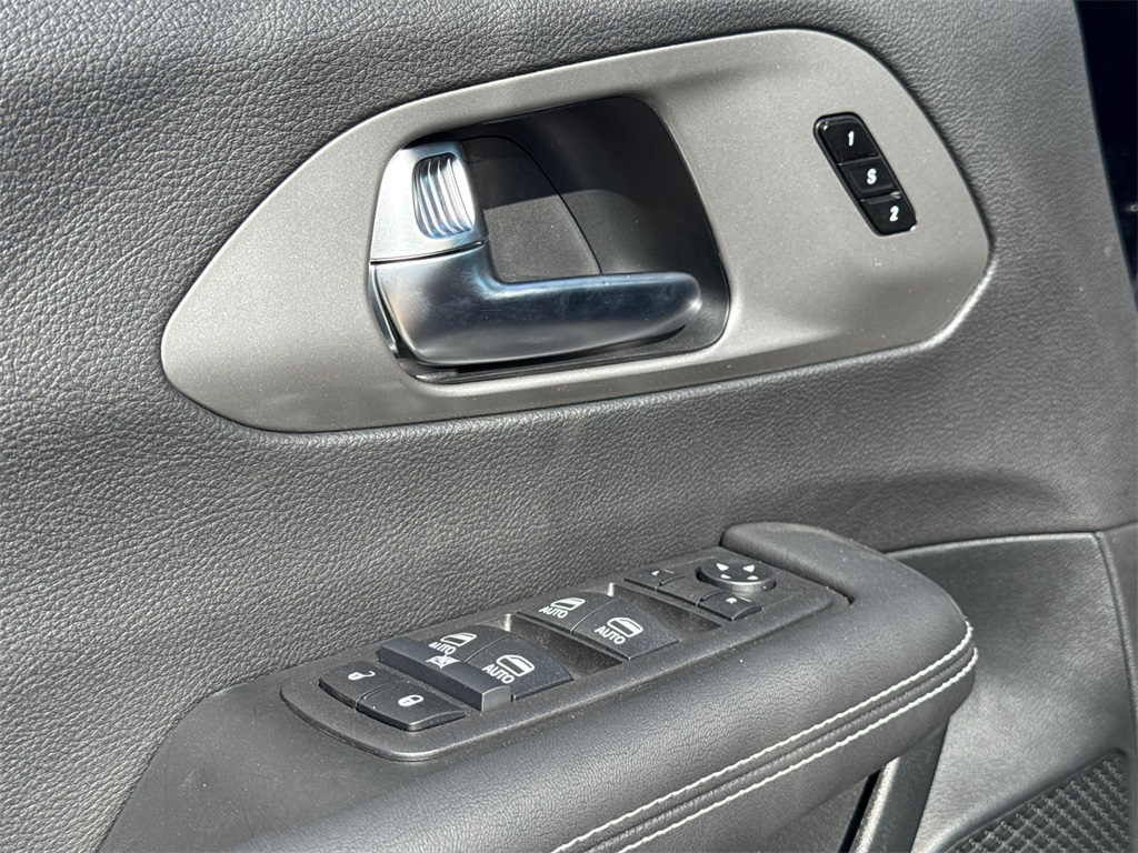 2025 Chrysler Pacifica photo 25