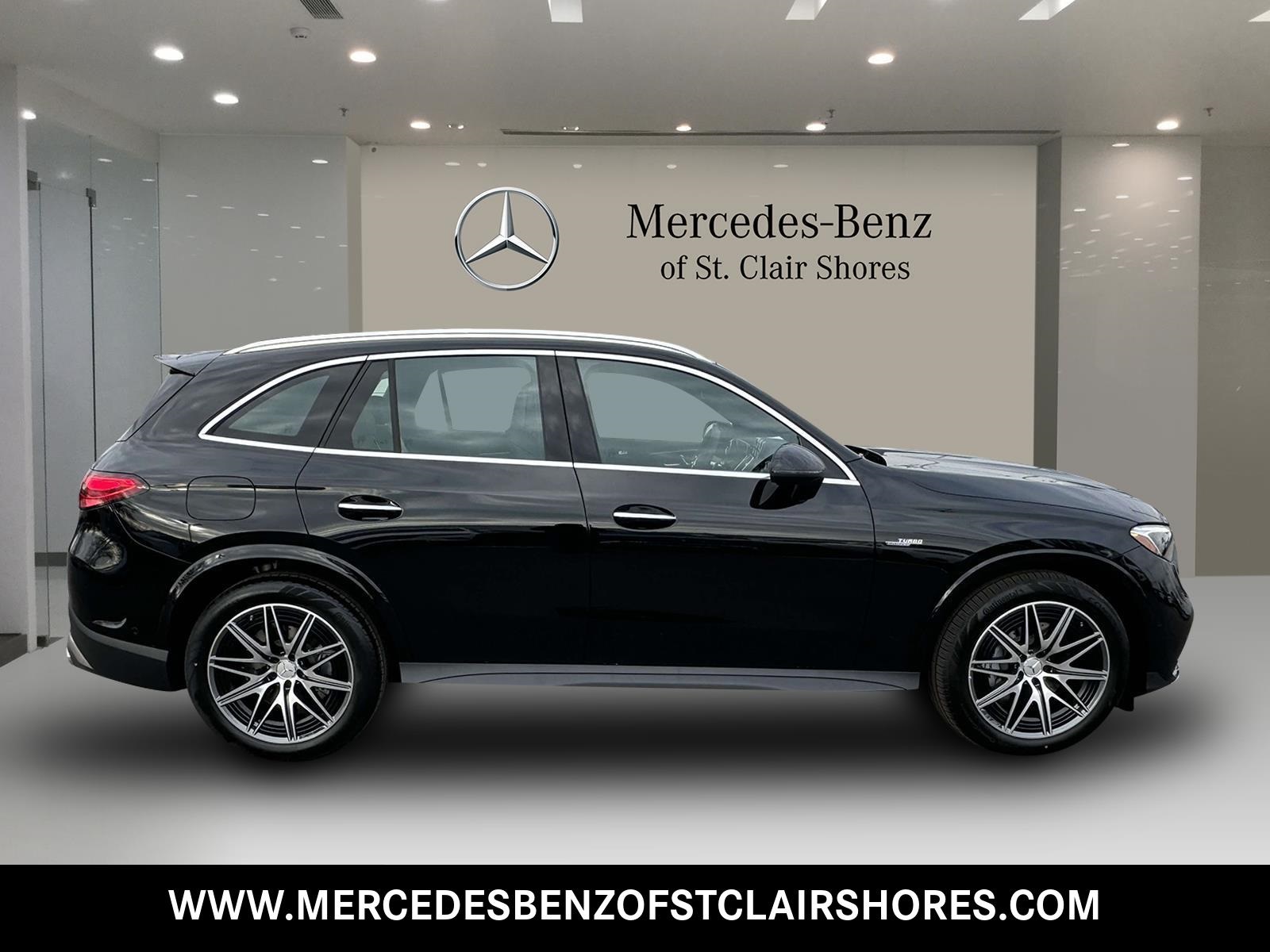 2025 Mercedes Benz GLC 43 AMG 4MATIC photo 4