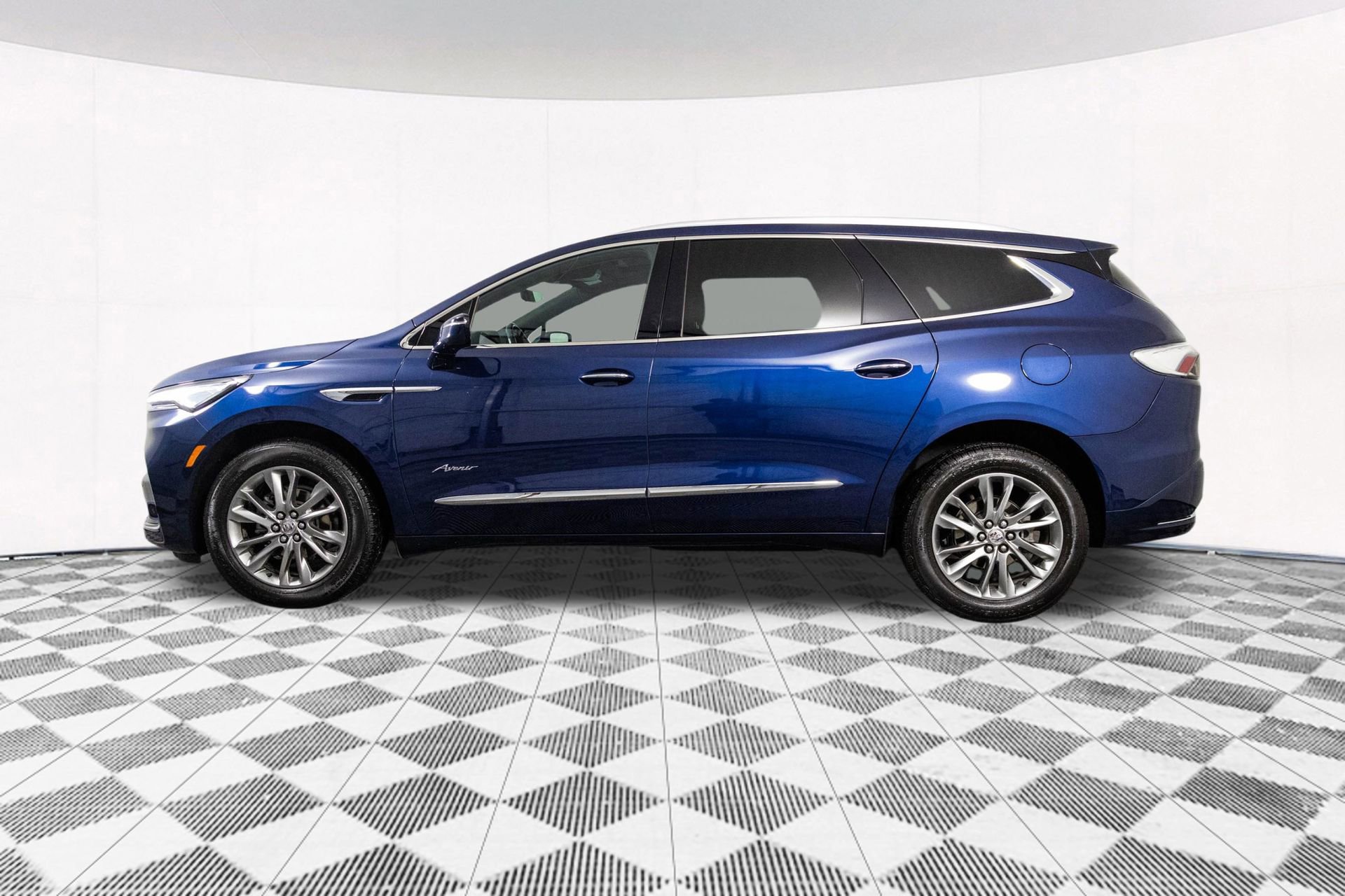 2023 Buick Enclave Avenir photo 2