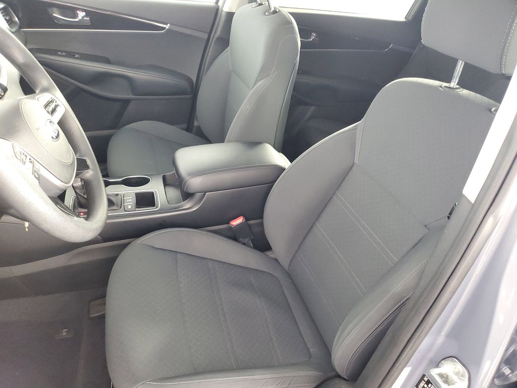 2020 Kia Sorento LX photo 11