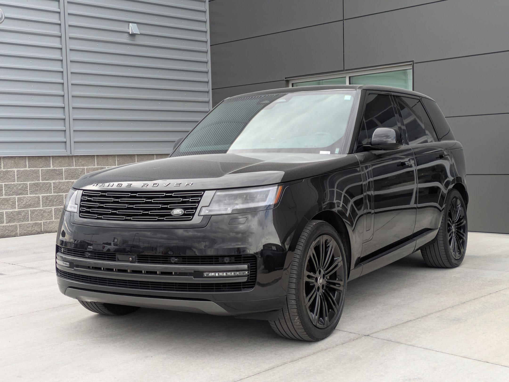 2024 Land Rover Range Rover SE's photo