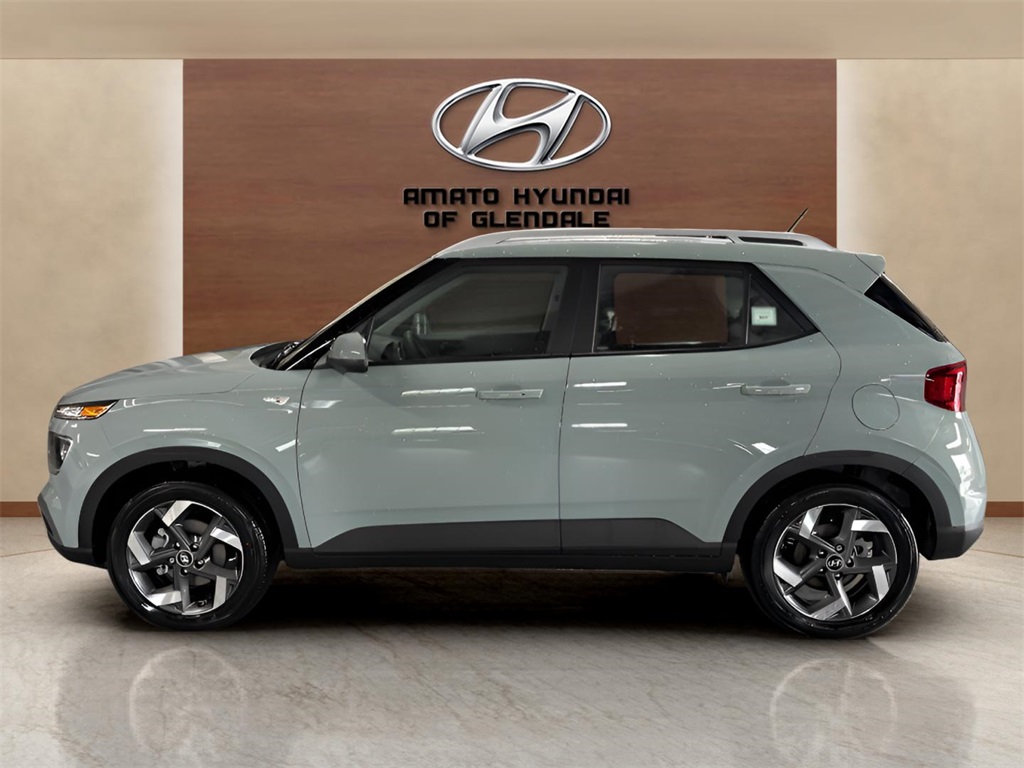 2025 Hyundai Venue Limited photo 2