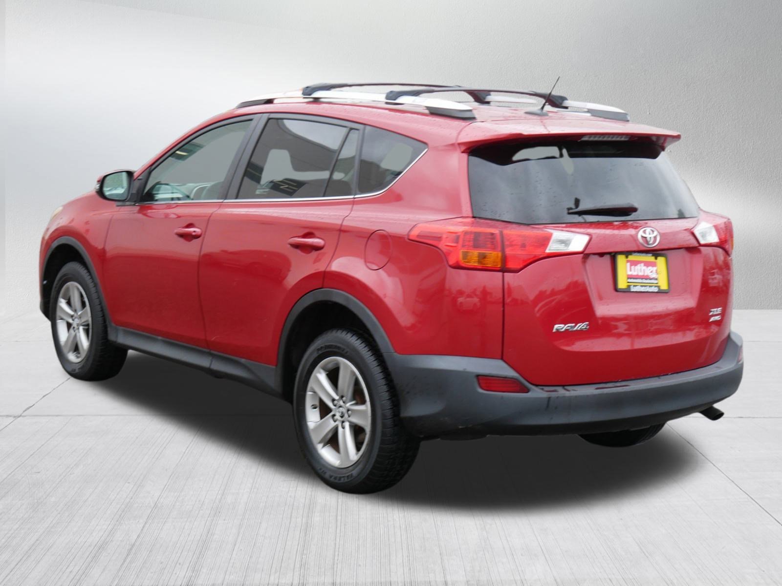 2015 Toyota RAV4 XLE photo 3