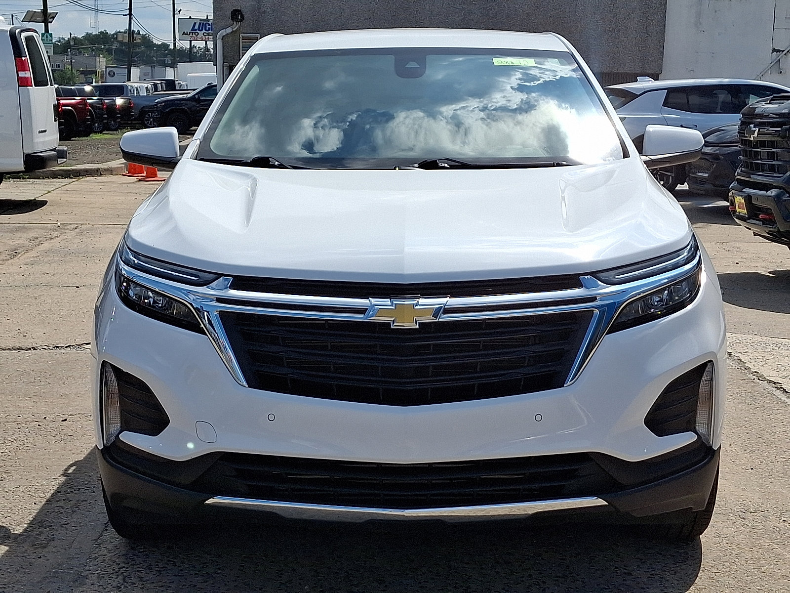 2024 Chevrolet Equinox LT photo 2