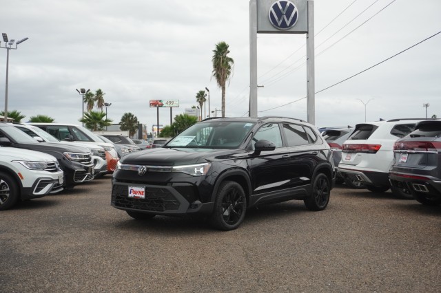 2026 Volkswagen Taos SE Black's photo
