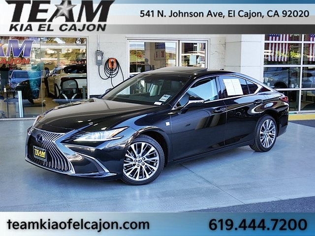 2021 Lexus ES Base's photo