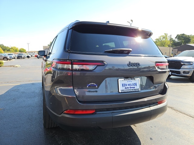 2023 Jeep Grand Cherokee Altitude photo 3