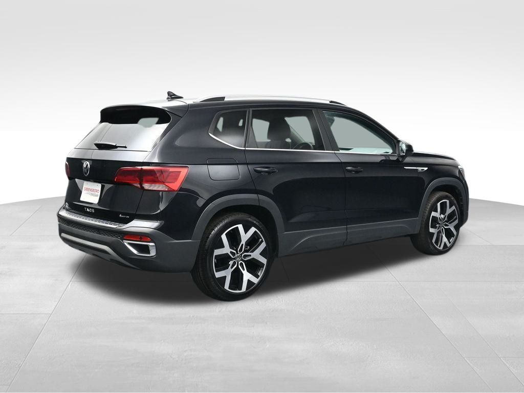 2022 Volkswagen Taos SEL photo 2