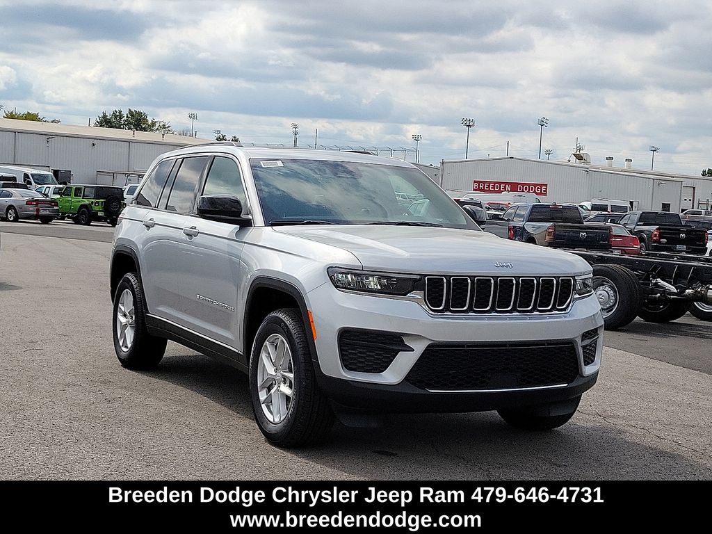 2025 Jeep Grand Cherokee Laredo's photo