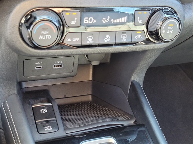 2024 Nissan Kicks SR photo 18