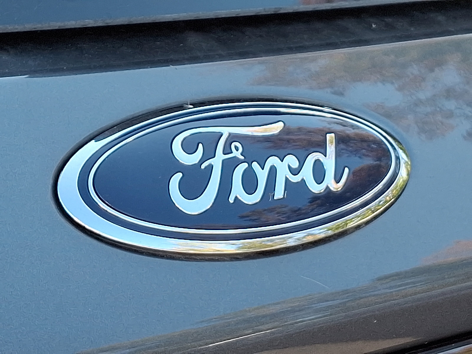 2025 Ford Explorer photo 5