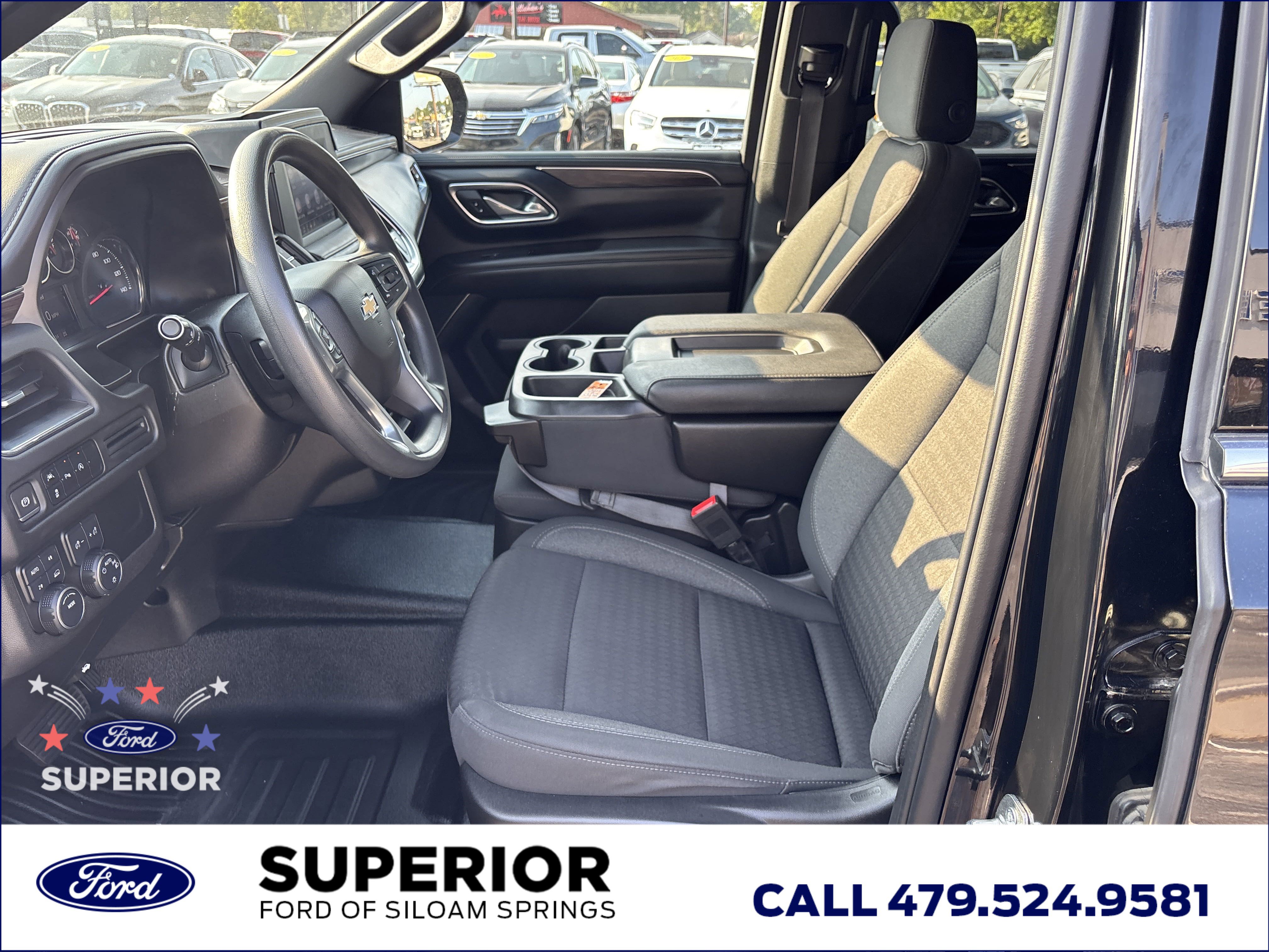 2023 Chevrolet Suburban photo 4