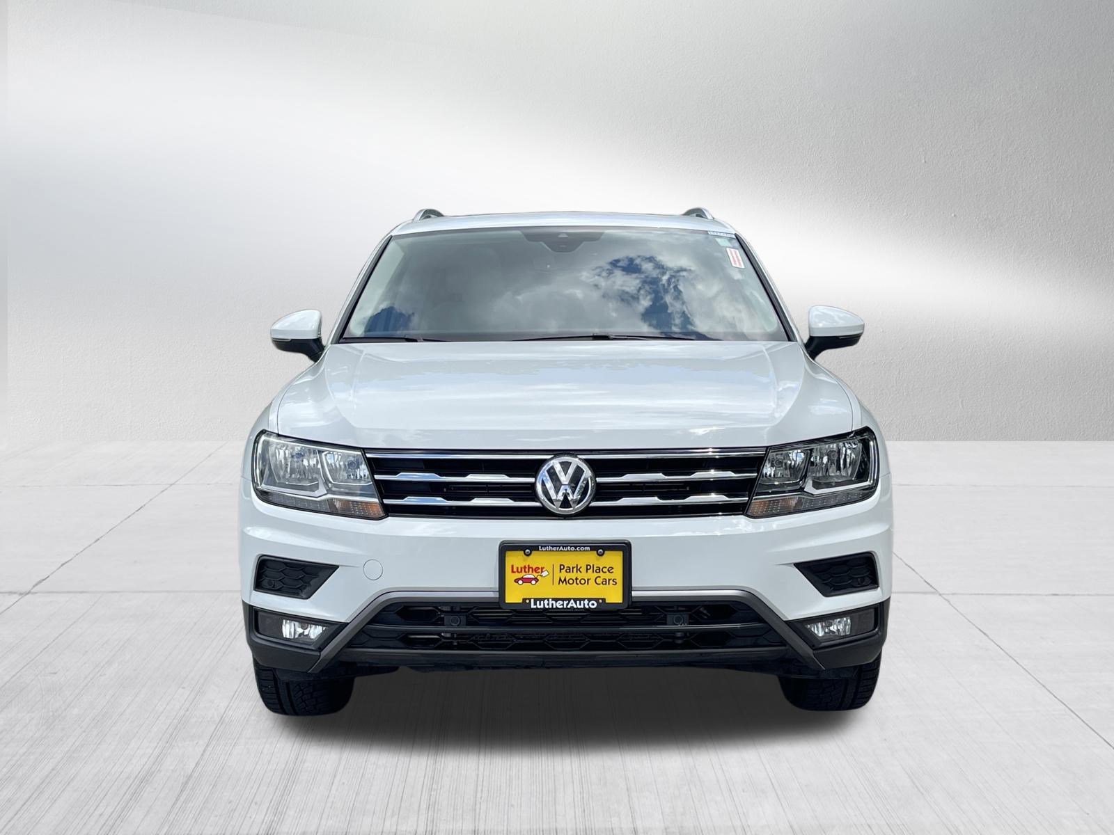 2020 Volkswagen Tiguan SEL photo 2