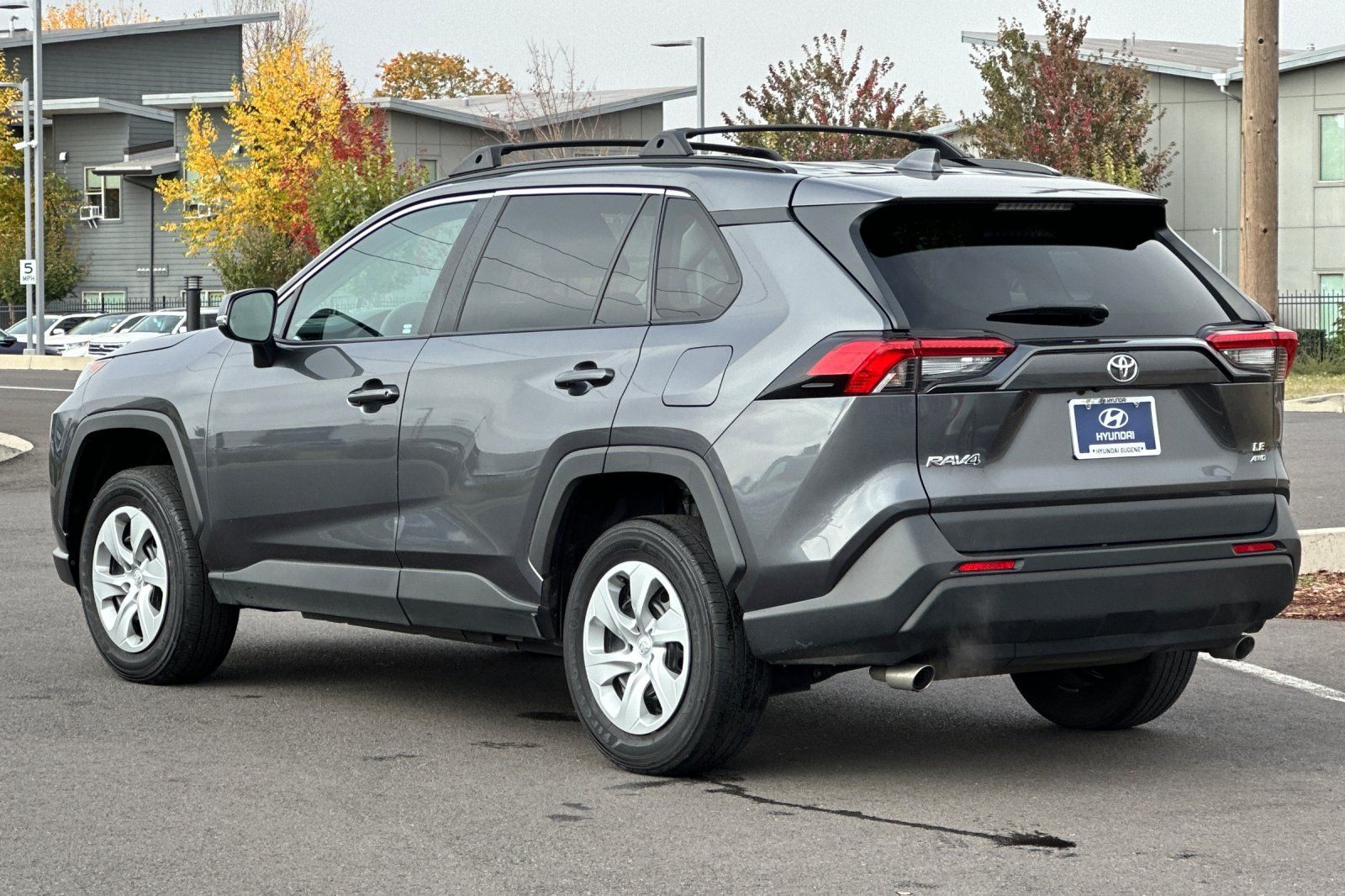 2021 Toyota RAV4 LE photo 4