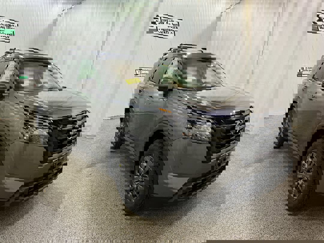 2025 Nissan Pathfinder SV's photo