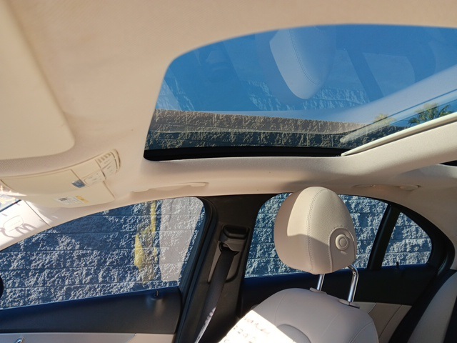 2016 Mercedes Benz C 300 photo 12