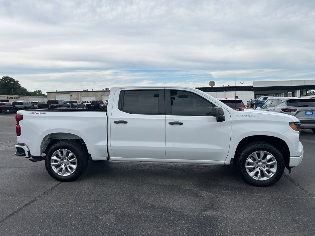 2022 Chevrolet Silverado 1500 Custom photo 2