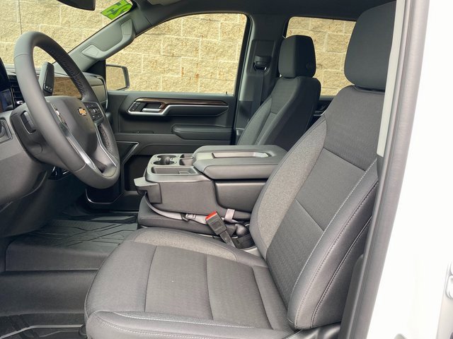 2025 Chevrolet Silverado 1500 LT photo 13