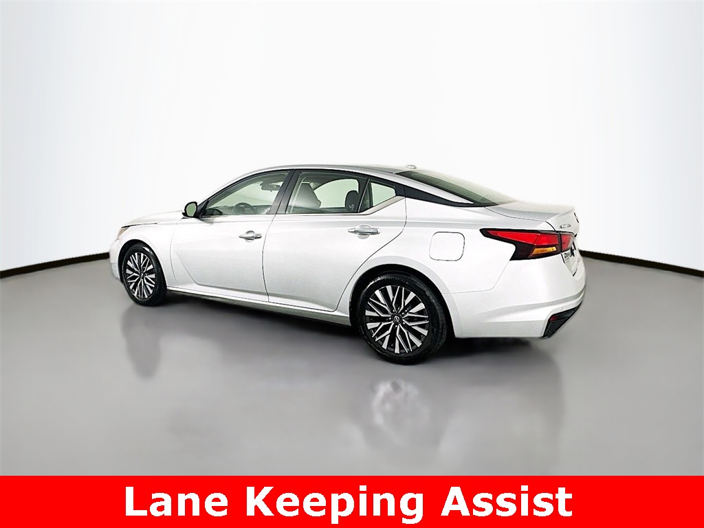 2023 Nissan Altima 2.5 SV photo 8