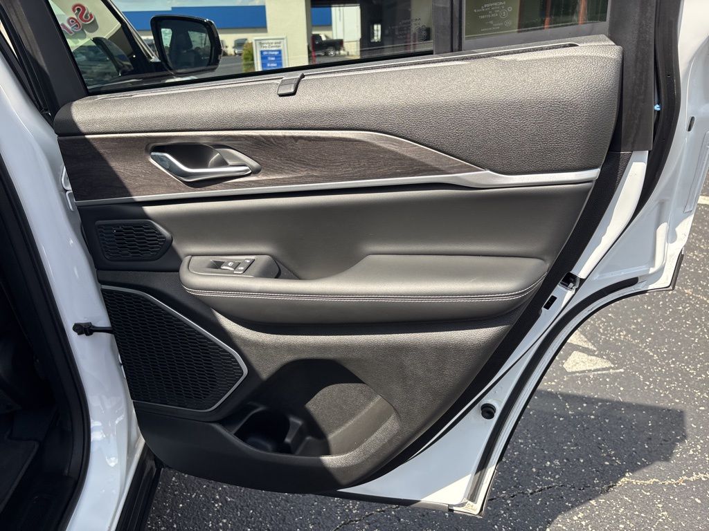 2023 Jeep Cherokee 4xe photo 14