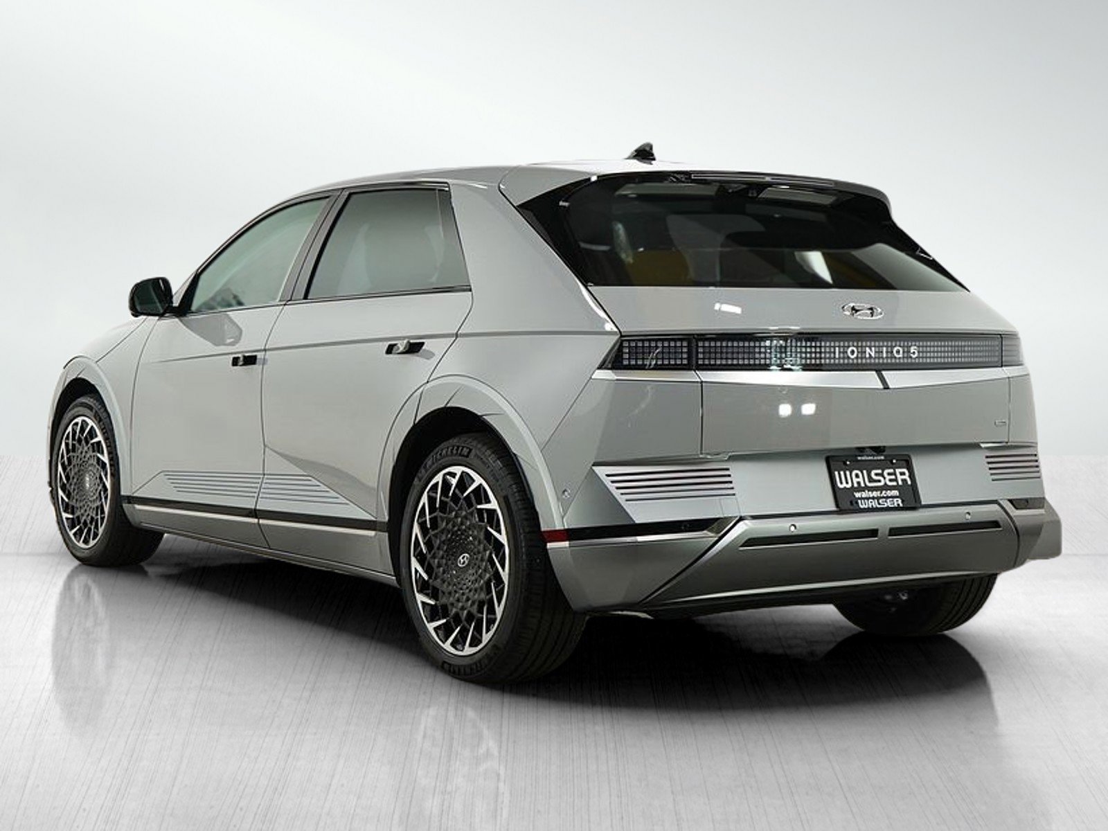 2024 Hyundai Ioniq 5 Limited photo 3