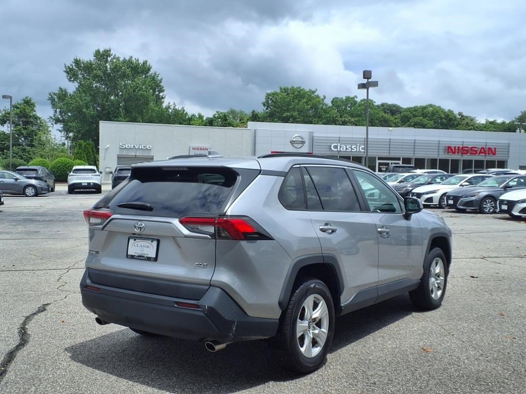 2020 Toyota RAV4 XLE photo 2