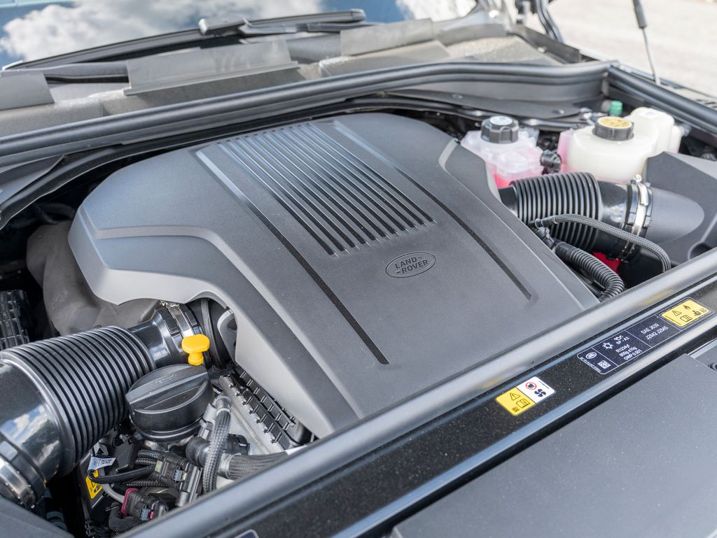 2025 Land Rover Range Rover Sport SE photo 22