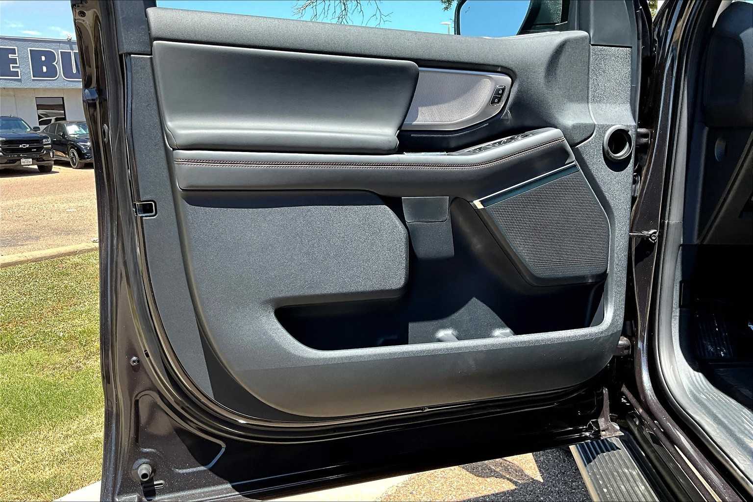 2025 Ford Expedition photo 7