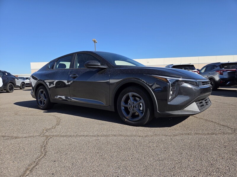 2025 Kia K4 LXS photo 2
